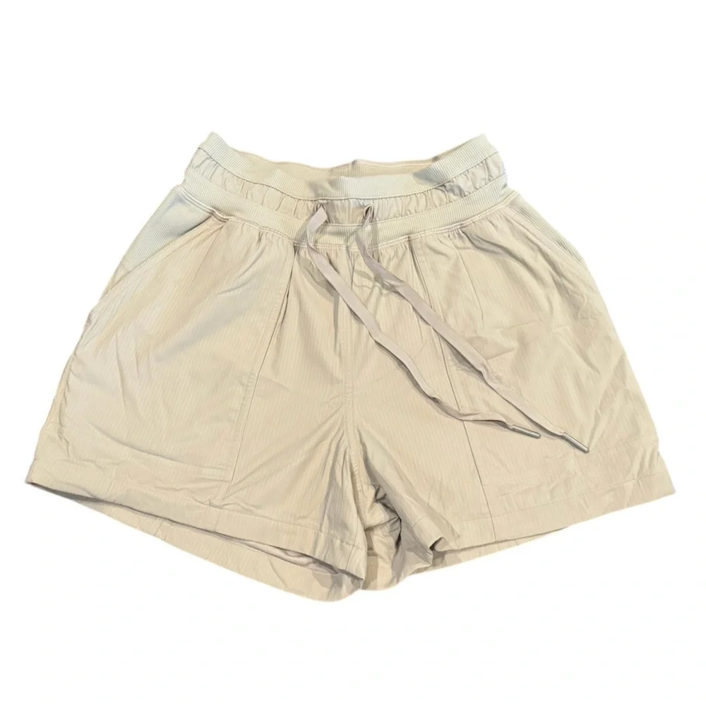 Lululemon Dance Studio High-Rise Short 3.5" - Picture 4 of 7